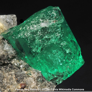 Raw Emerald Crystal Image