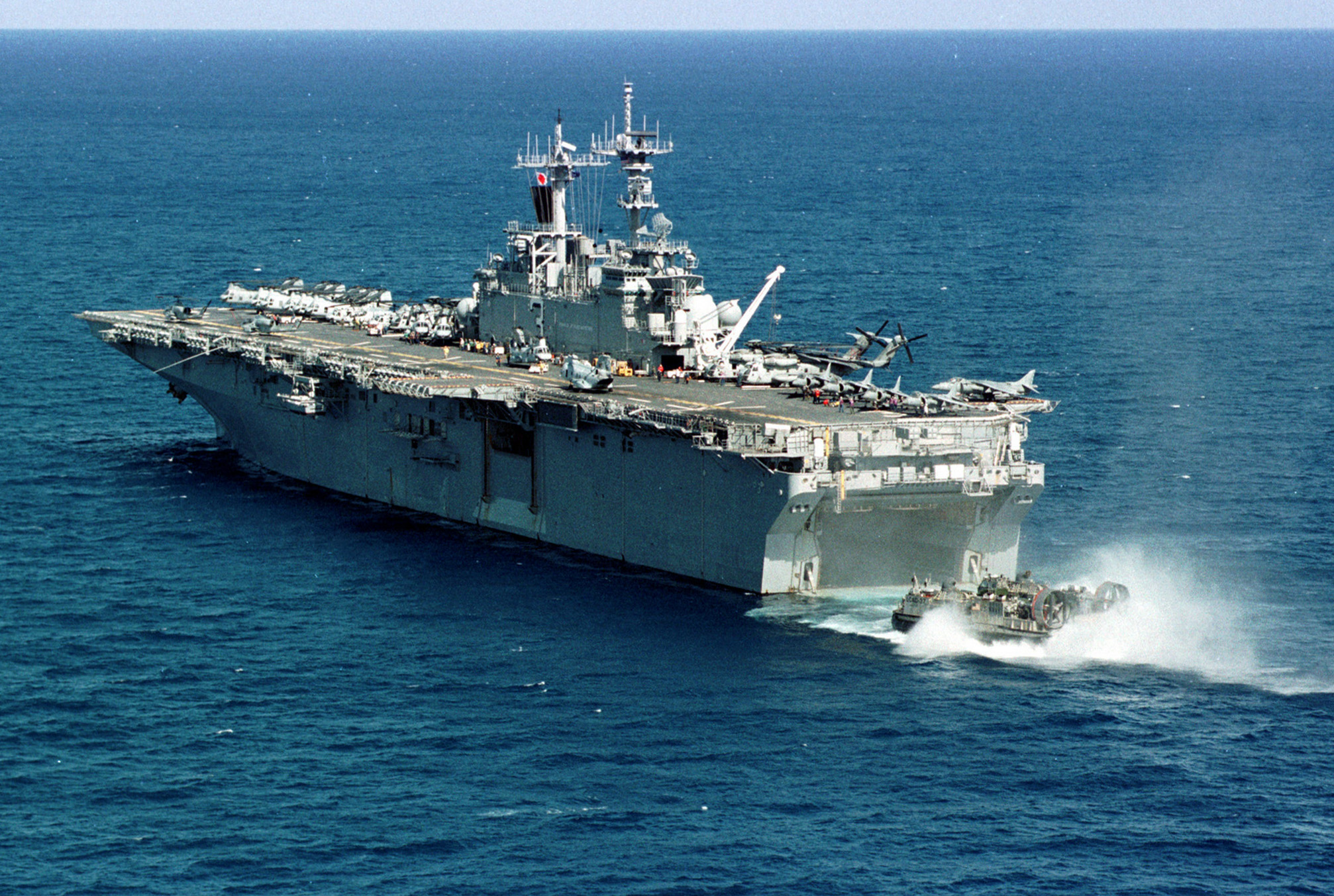 Бдк дд. USS Kearsarge (LHD-3). УДК Kearsarge (LHD-3). Кирсардж корабль. Вертолетоносец Уосп.