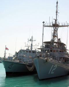 From Left, British Mine Countermeasures Ship Hms Sandown (m 110) And U.s. Navy Mine Countermeasures Ship Uss Ardent (mcm 12) Stand Together In The Waters Of The North Arabian Sea Image